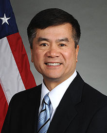 220px_Gary_Locke_official_portrait