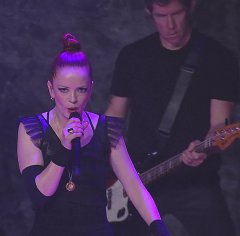 Garbage_Live_01