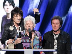 RockandRollHallofFame2012InductionCeremony_Still7