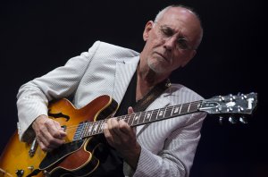 Larry_Carlton__4_