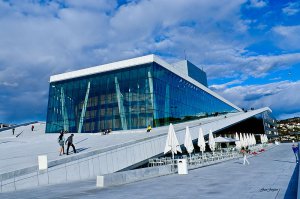 800px_Oslo_opera_house