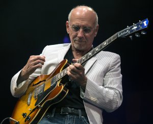 Larry_Carlton__1_