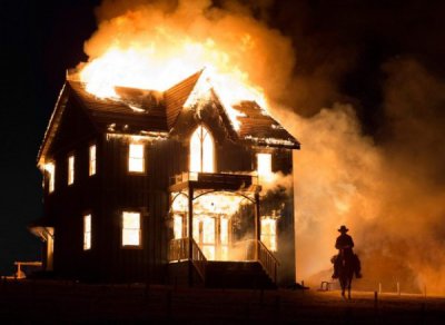 the_homesman_burning_house_600x438