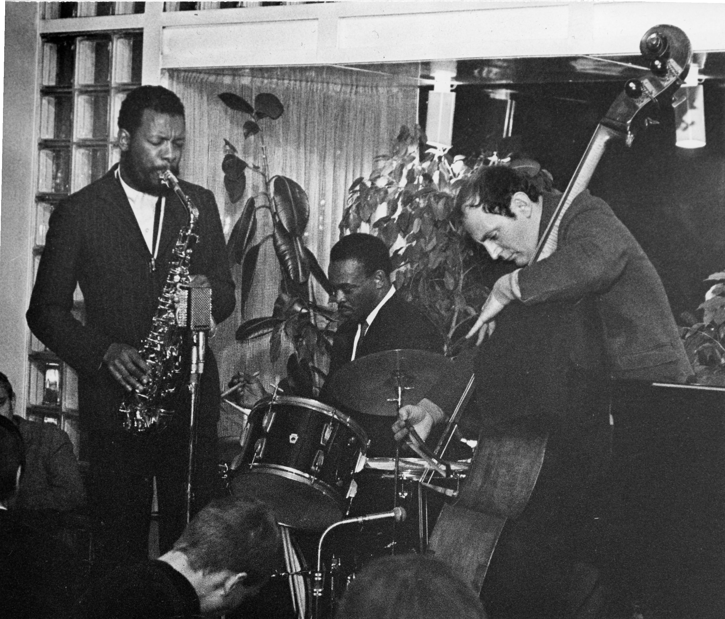 Ornette_Coleman_Trio_p___Gyllene_Cirkeln_h__sten_1965_Foto_Christer_Landergren_012_webb