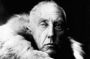 Amundsen_in_fur_skins