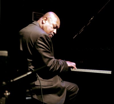 resized__400x365_KennyBarron02A1