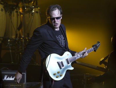 Bonamassa_Elsewhere__6_