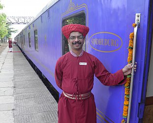 Maharashtra state, India: Riding the rail