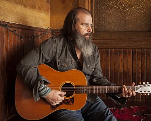 STEVE EARLE INTERVIEWED (2013): Observations from the low road