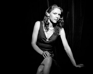 GILLIAN WELCH INTERVIEWED (2004): That ol' time contemporary music