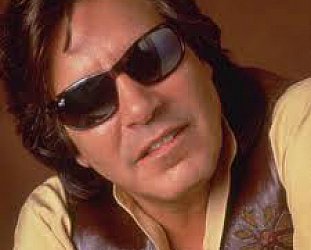 JOSE FELICIANO INTERVIEWED (2001): Lighting the quieter fire