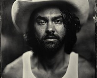 SHAKEY GRAVES INTERVIEWED (2015): Taking it to the top