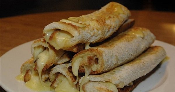 Dee's classic Kiwi cheese rolls | Elsewhere by Graham Reid