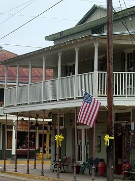 BREAUX BRIDGE, LOUISIANA. A TOWN AT WAR (2004): Iraq comes to Cajun country