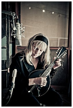 THE FAMOUS ELSEWHERE QUESTIONNAIRE: Rickie Lee Jones