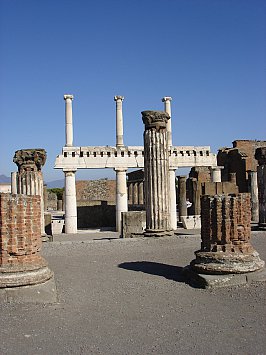 Pompeii, Italy: New days in the old place