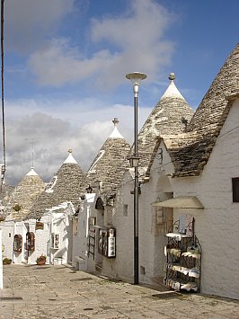 Alberobello, Italy: Toytown in late summer