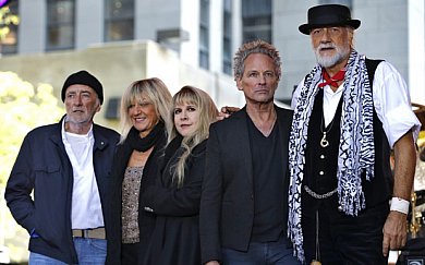 FLEETWOOD MAC, A USER'S GUIDE (2015): Long distance players