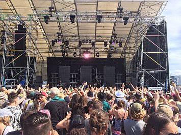 THE AUCKLAND LANEWAY FESTIVAL (2016): Shall we talk about the weather . . .