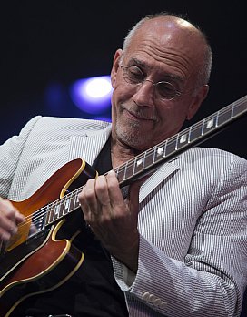 Larry Carlton. Bruce Mason Centre, Auckland. June 6 2014