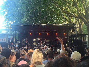GUEST REVIEWER SHANI.O takes on Auckland's 2017 Laneway festival
