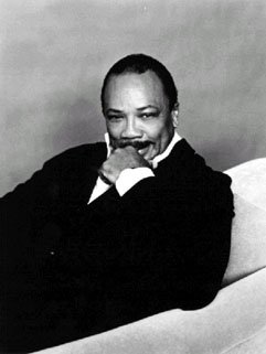 Quincy Jones: The professional in the pissoir.