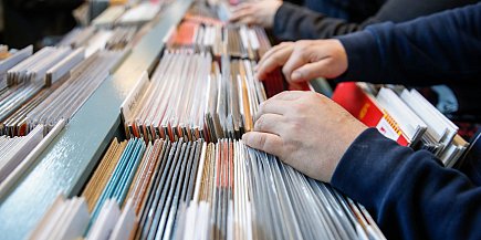 THE GREAT JB HI-FI VINYL MARKDOWN (2021): Darling, can I borrow your credit card?