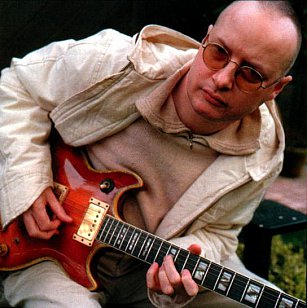 XTC's ANDY PARTRIDGE INTERVIEWED: A man in the middle ages (1999)
