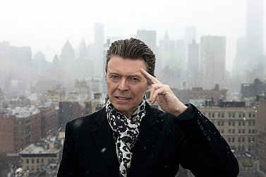 DAVID BOWIE REINVENTED, AGAIN (2016): Out of the blue and into the blackstar