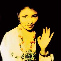 YUNGCHEN LHAMO INTERVIEWED (1999): The singer as national emblem