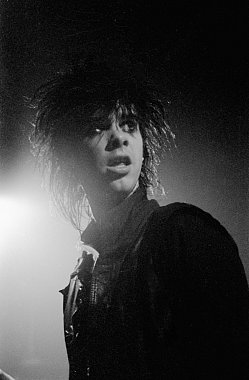 GUEST WRITER AND PHOTOGRAPHER JONATHAN GANLEY on Nick Cave and the Birthday Party at Mainstreet, 1983