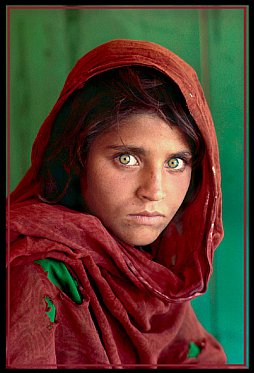 STEVE McCURRY PHOTOGRAPHER INTERVIEWED: Portraits of the diverse, damaged world